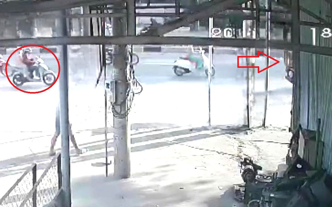 Hình ảnh được camera an ninh nhà dân ghi lại trước khi xảy ra vụ tai nạn