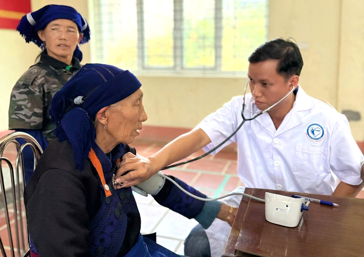 Khám bệnh cho người dân tại huyện Bát Xát, tỉnh Lào Cai