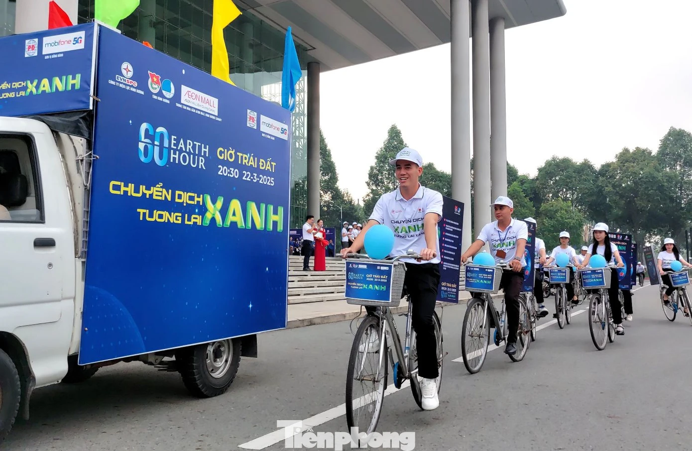 Chương trình đạp xe diễu hành hưởng ứng Chiến dịch "Giờ trái đất" tại Bình Dương