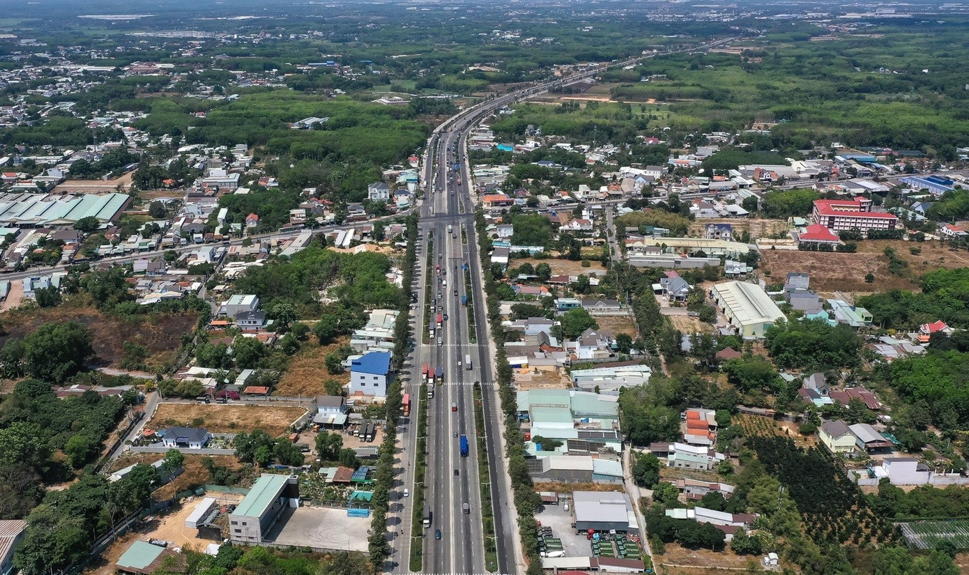 Tuyến Mỹ Phước Tân Vạn từ điểm cuối tại TP Thủ Dầu Một. Đoạn từ TP Thủ Dầu Một đến huyện Bàu Bàng có quy mô tới 10 làn xe