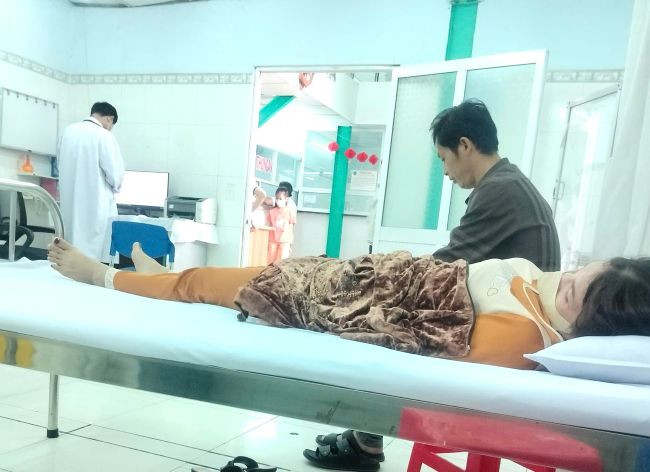 Công nhân nhập viện sau khi ăn tiệc do công ty tổ chức Công nhân nhập viện sau khi ăn tiệc do công ty tổ chức