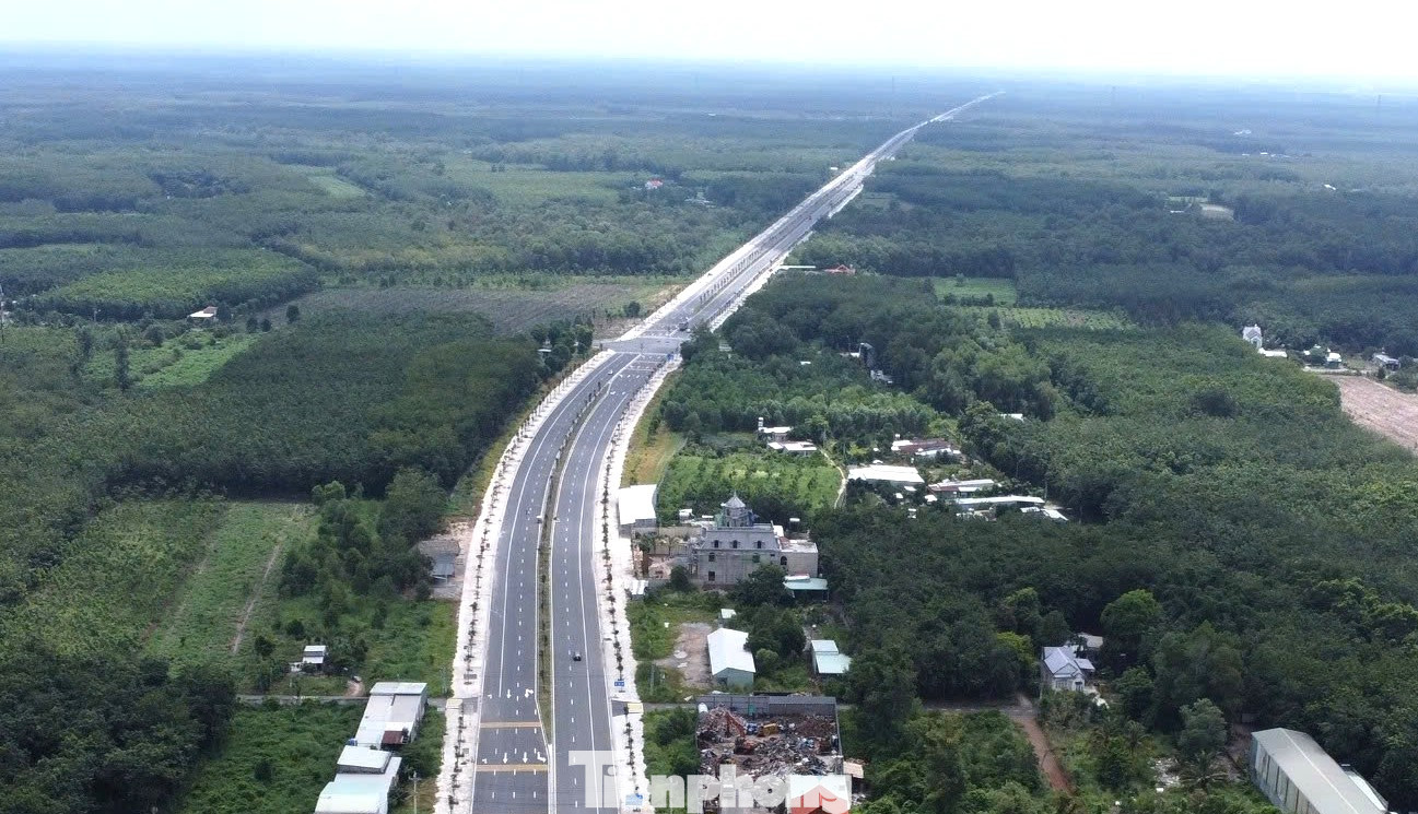 Công trình đường từ cầu Tam Lập đến Đồng Phú kết nối tuyến đường tạo lực Bắc Tân Uyên - Phú Giáo - Bàu Bàng. Trước đó, đường tạo lực Bắc Tân Uyên - Phú Giáo - Bàu Bàng đã hoàn thành, thông xe cuối năm 2024 đoạn dài hơn 36km. Công trình đường từ cầu Tam Lập đến Đồng Phú kết nối tuyến đường tạo lực Bắc Tân Uyên - Phú Giáo - Bàu Bàng. Trước đó, đường tạo lực Bắc Tân Uyên - Phú Giáo - Bàu Bàng đã hoàn thành, thông xe cuối năm 2024 đoạn dài hơn 36km.