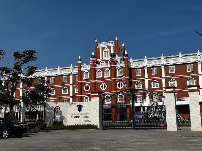 Trường Marie Curie