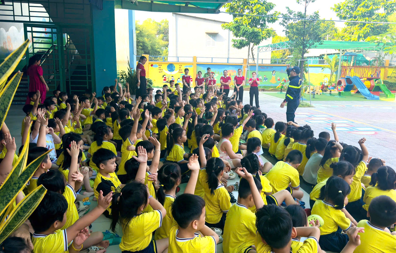 Các em học sinh Trường Tiểu học Họa Mi được hướng dẫn phòng tránh đuối nước Các em học sinh Trường Tiểu học Họa Mi được hướng dẫn phòng tránh đuối nước