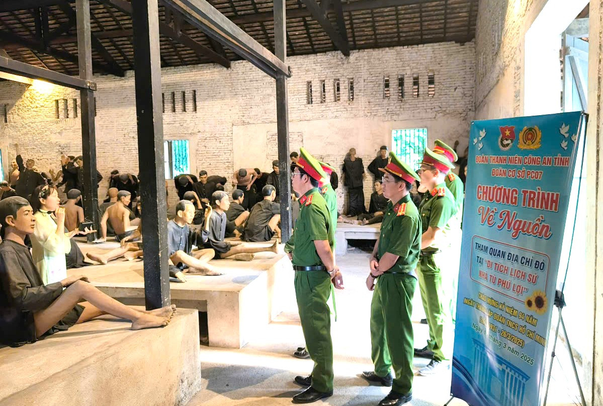 Chương trình về nguồn tại Di tích nhà tù Phú Lợi Chương trình về nguồn tại Di tích nhà tù Phú Lợi