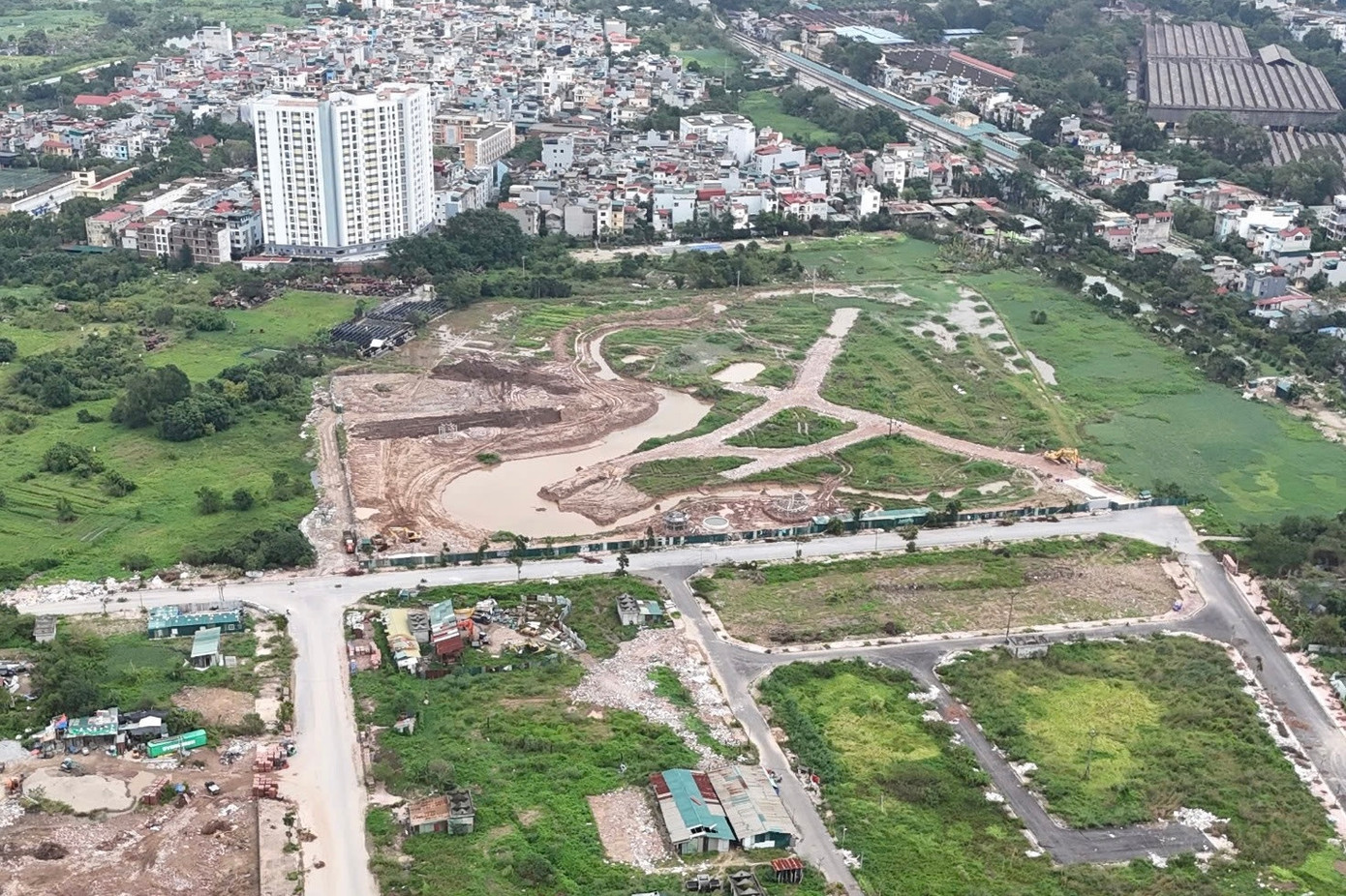 Dự án xây dựng công viên, hồ tại phường Thượng Thanh (quận Long Biên, Thành phố Hà Nội) do Ban quản lý dự án đầu tư xây dựng quận Long Biên làm chủ đầu tư với tổng tổng mức đầu tư hơn 173 tỷ đồng.