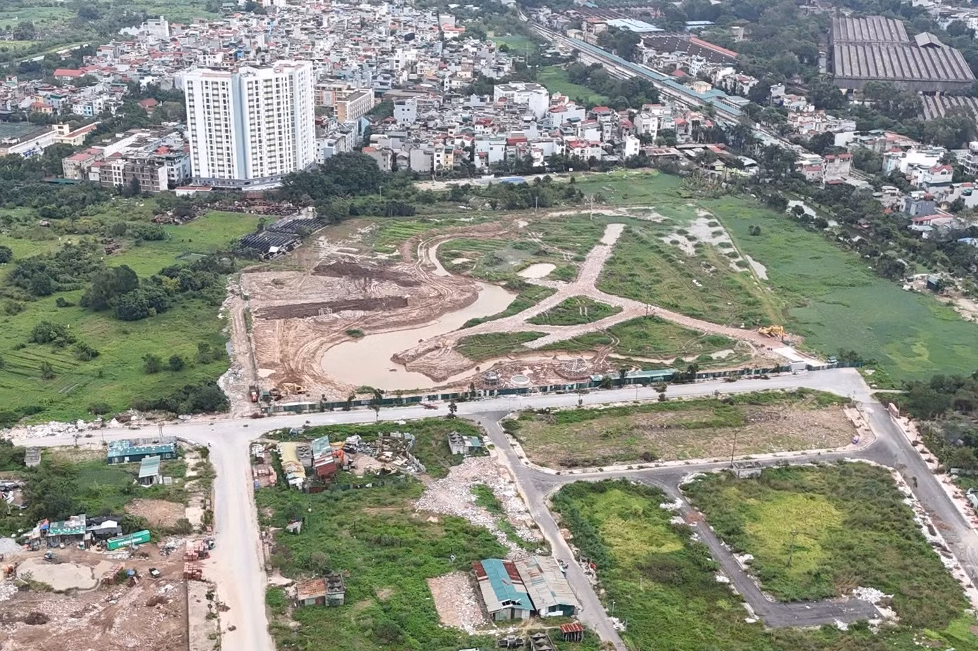 Dự án xây dựng công viên, hồ tại phường Thượng Thanh (quận Long Biên, Thành phố Hà Nội) do Ban quản lý dự án đầu tư xây dựng quận Long Biên làm chủ đầu tư với tổng tổng mức đầu tư hơn 173 tỷ đồng.