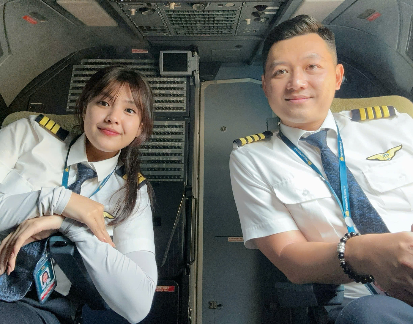 Cơ phó Lâm Tùng Chi và đồng nghiệp.