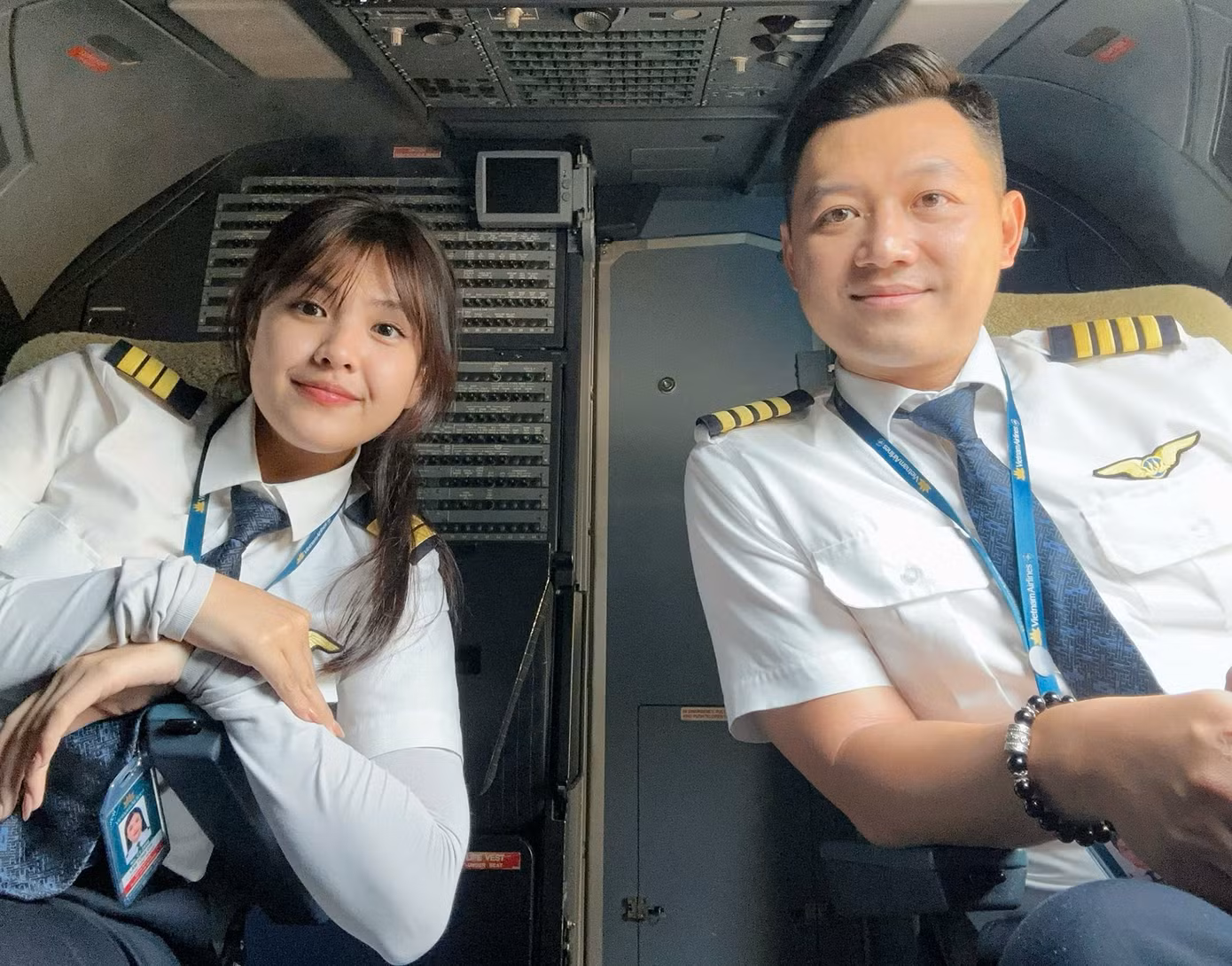 Cơ phó Lâm Tùng Chi và đồng nghiệp.