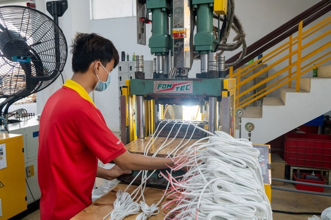 Giá điện tăng khiến các doanh nghiệp sẽ phải trả thêm bình quân từ 91.000 - 499.000 đồng/tháng.