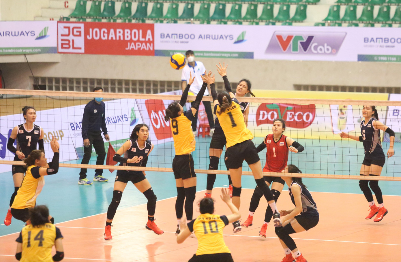 CLB Thông tin – FLC bảo vệ thành công ngôi hậu tại Giải VĐQG 2021.