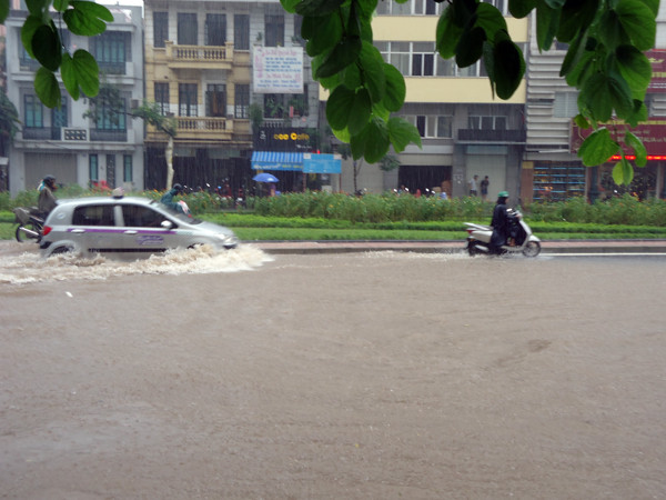 Những chiếc xe ô tô ngắc ngoải lưu thông trong nước