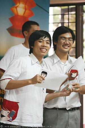 Khang cùng đồng đội đoạt giải vàng tại Mobile Dev Camp 2010