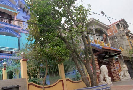 Ngôi nhà có nghê đá gác cửa của vợ chồng Thúy - Duyên