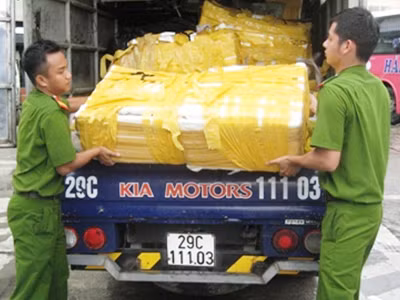 Chiếc xe tải chở cá bị bắt giữ