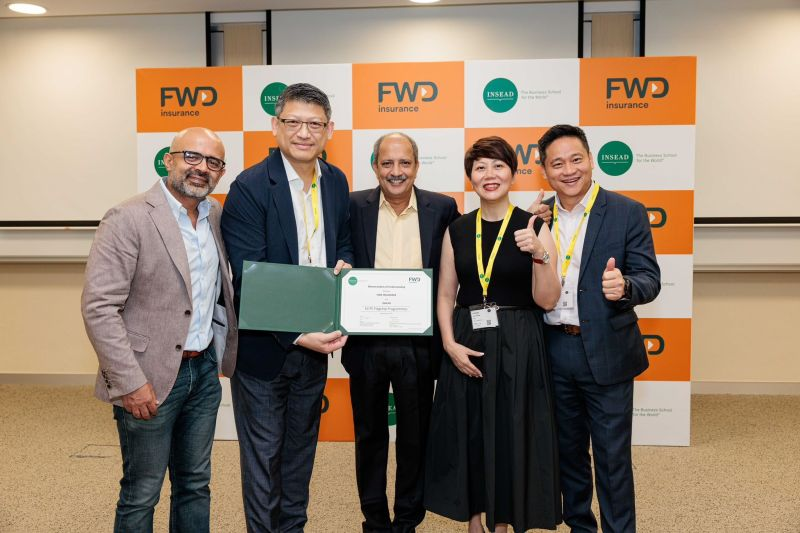 Các lãnh đạo đại lý của FWD có cơ hội phát triển bản thân với tiêu chuẩn quốc tế mở rộng thông qua chương trình đào tạo chuyên sâu. Các lãnh đạo đại lý của FWD có cơ hội phát triển bản thân với tiêu chuẩn quốc tế mở rộng thông qua chương trình đào tạo chuyên sâu.