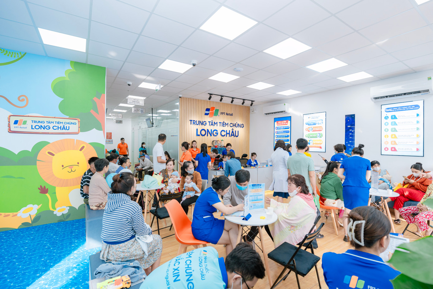 Tiêm chủng Long Châu là địa điểm tiêm ngừa tin cậy, an toàn, thân thiện Tiêm chủng Long Châu là địa điểm tiêm ngừa tin cậy, an toàn, thân thiện