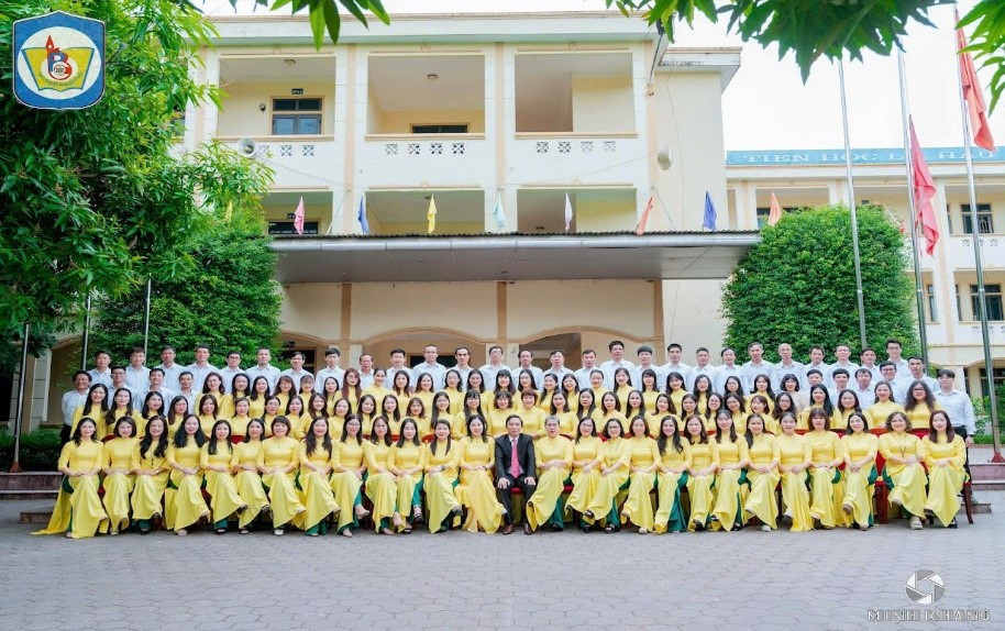 Hội đồng sư phạm nhà trường.