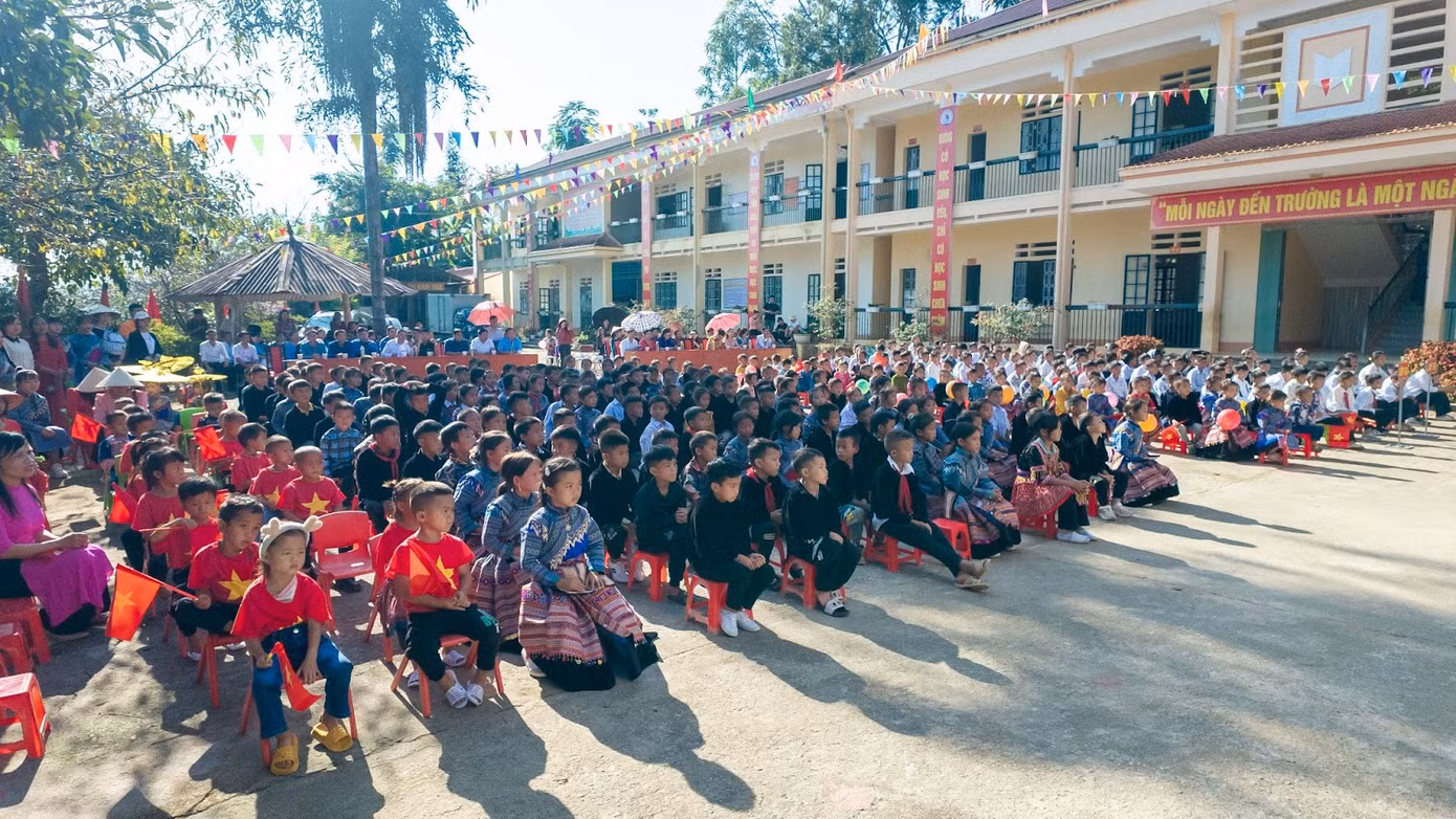 Không khí ngày khai giảng đón chào năm học mới 2024 - 2025 tại trường tiểu học Nàn Sán
