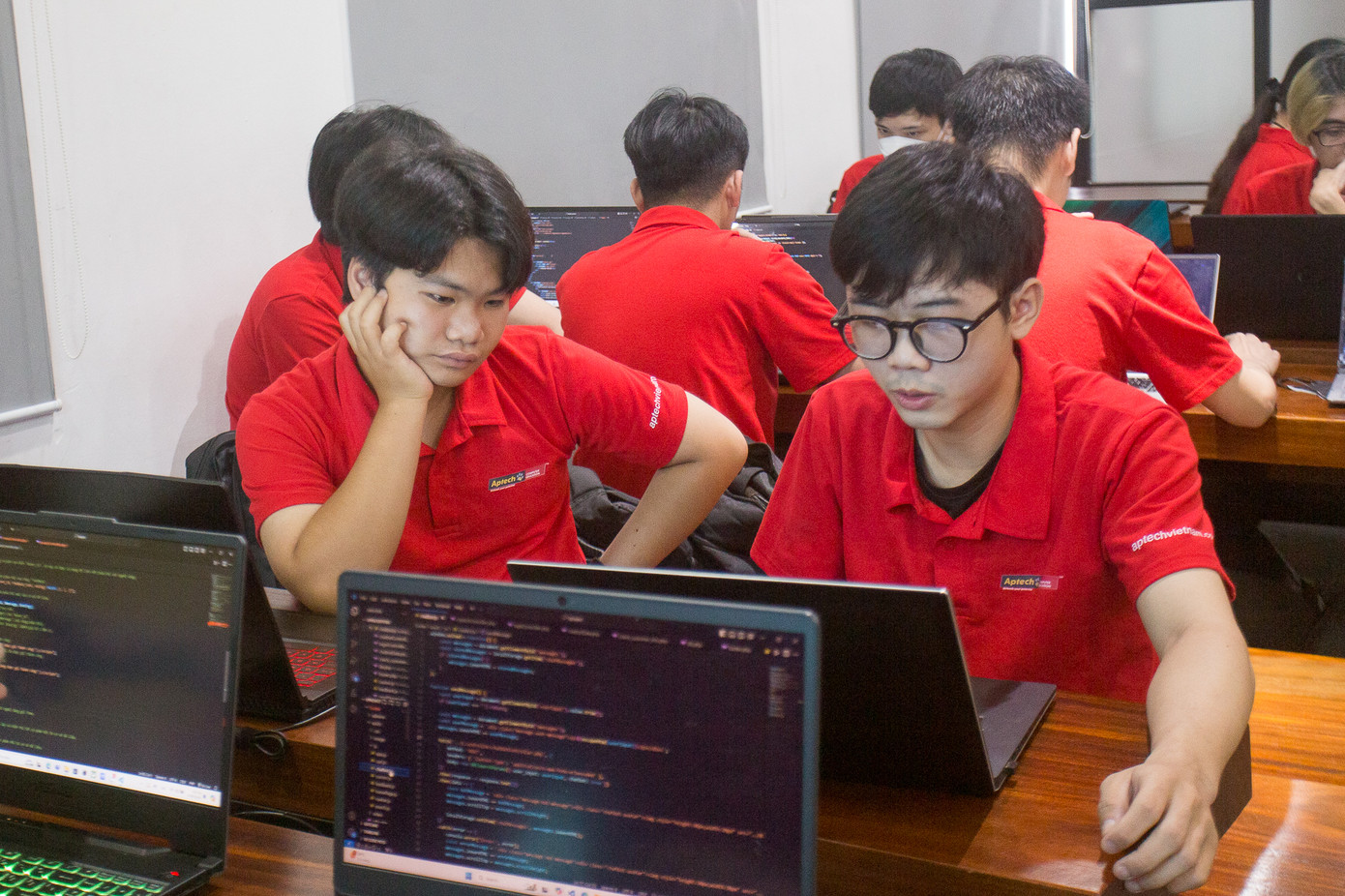 Học viên Aptech chuẩn bị bảo vệ đồ án cho sản phẩm đầu tay sau 1 kỳ học