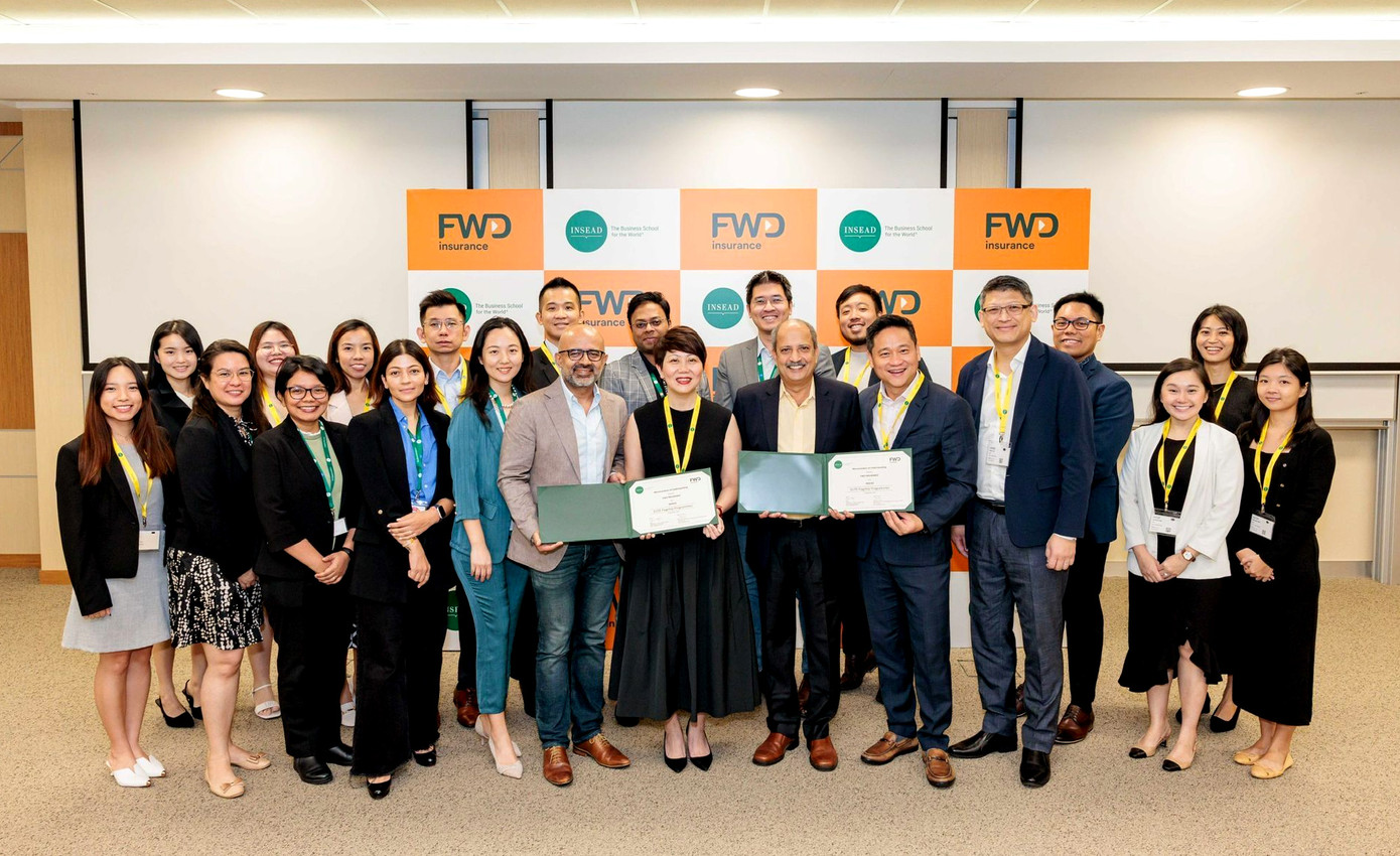 Chương trình lãnh đạo đặc biệt này là minh chứng cho nỗ lực phát triển không ngừng của các lãnh đạo FWD tài năng - những người sẽ dẫn dắt và tạo nên sự thay đổi tích cực cho ngành bảo hiểm. Chương trình lãnh đạo đặc biệt này là minh chứng cho nỗ lực phát triển không ngừng của các lãnh đạo FWD tài năng - những người sẽ dẫn dắt và tạo nên sự thay đổi tích cực cho ngành bảo hiểm.