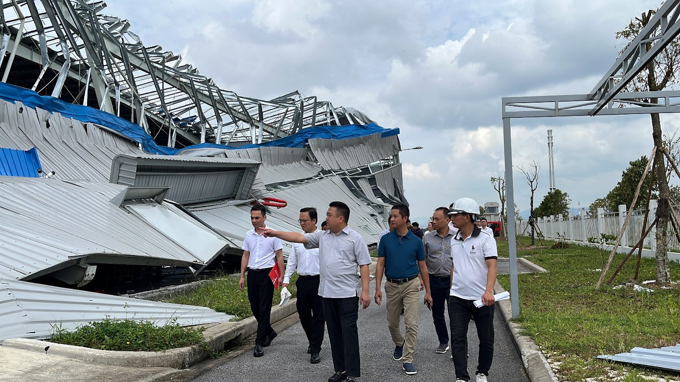 Ông Vũ Anh Tuấn - Bí thư Đảng ủy, TV.HĐQT, Tổng Giám đốc Bảo Minh cùng ông Nguyễn Anh Tuấn – Phó Chủ tịch Hiệp hội bảo hiểm Việt Nam, Chủ tịch HĐQT Vinare và đoàn công tác chỉ đạo công tác giám định, xử lý tổn thất tại nhà máy bị thiệt hại do bão số 3 Ông Vũ Anh Tuấn - Bí thư Đảng ủy, TV.HĐQT, Tổng Giám đốc Bảo Minh cùng ông Nguyễn Anh Tuấn – Phó Chủ tịch Hiệp hội bảo hiểm Việt Nam, Chủ tịch HĐQT Vinare và đoàn công tác chỉ đạo công tác giám định, xử lý tổn thất tại nhà máy bị thiệt hại do bão số 3