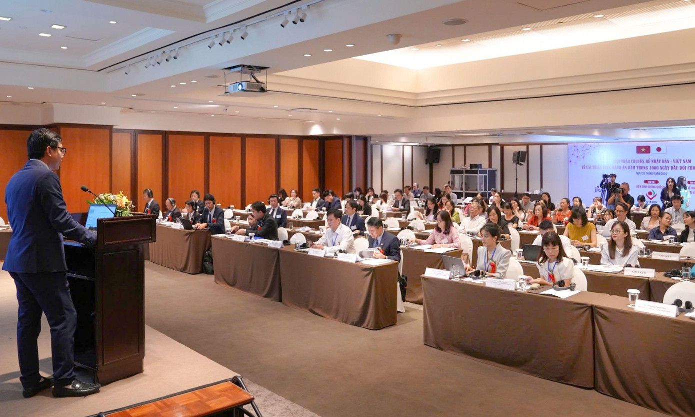 Các chuyên gia về dinh dưỡng của hai nước chia sẻ kinh nghiệm cải thiện thực hành ăn dặm trong 1.000 ngày đầu đời cho trẻ em Việt Nam tại hội thảo.