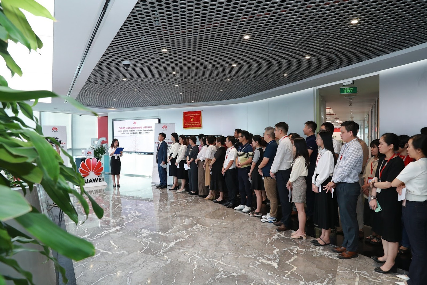 Buổi lễ phát động quyên góp, ủng hộ đồng bào miền Bắc tại Huawei Việt Nam Buổi lễ phát động quyên góp, ủng hộ đồng bào miền Bắc tại Huawei Việt Nam