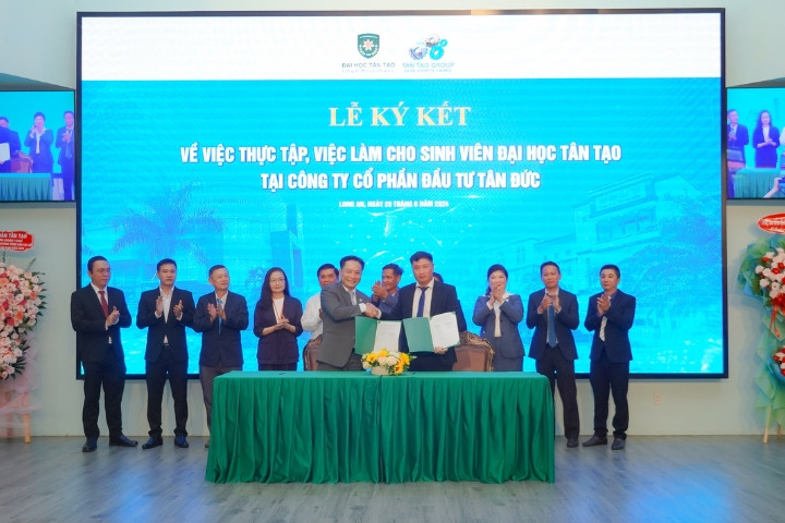 Ký kết với Công ty Cổ phần đầu tư Tân Đức Ký kết với Công ty Cổ phần đầu tư Tân Đức