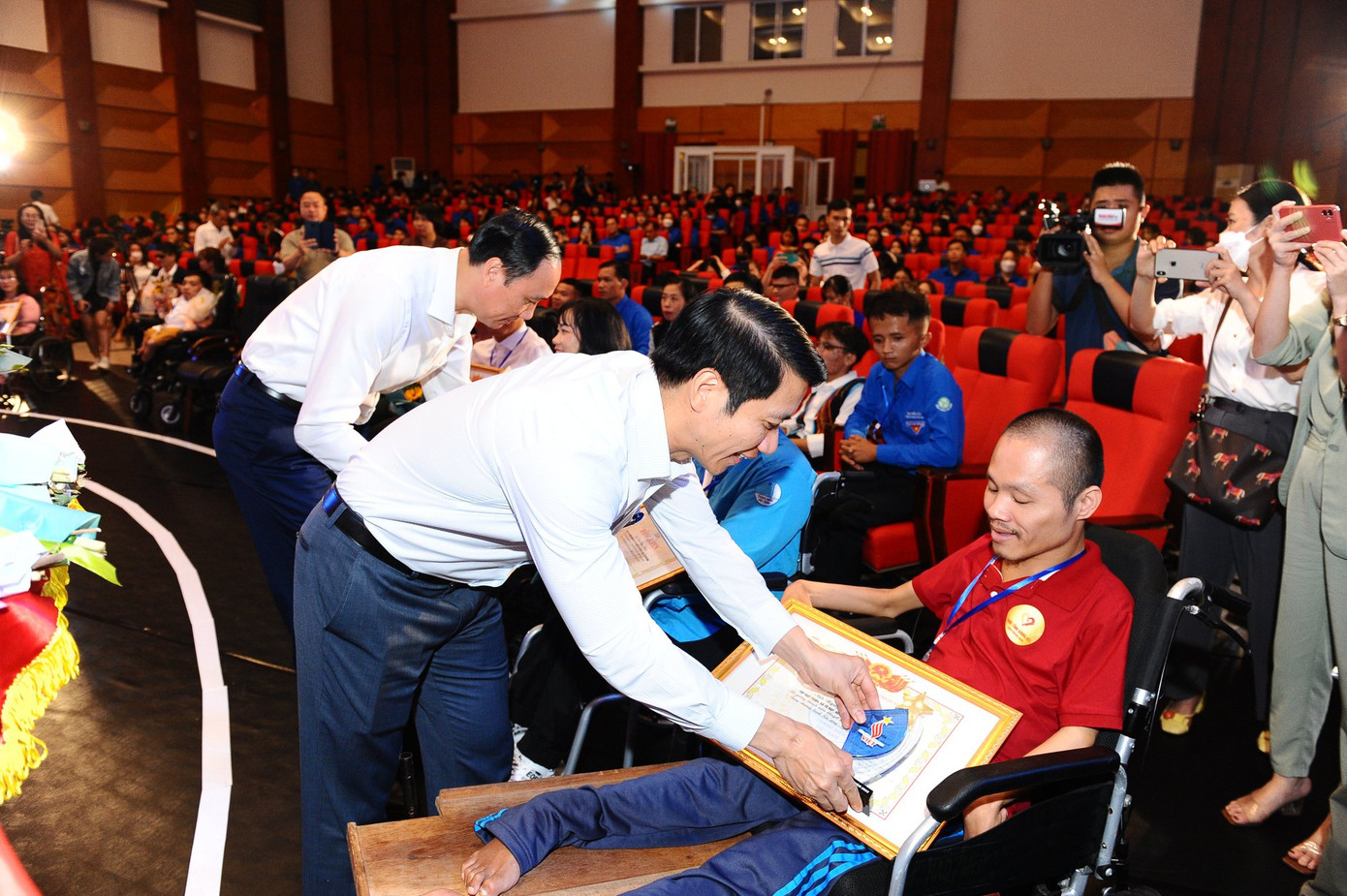 Lễ vinh danh “Tỏa sáng nghị lực Việt” năm 2022