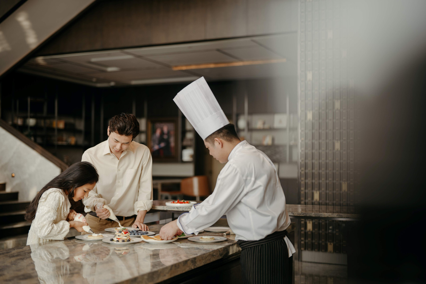 Đội ngũ tổ chức chuyên nghiệp cùng thực đơn ẩm thực yến tiệc đầy sáng tạo sẽ giúp nâng tầm trải nghiệm các sự kiện