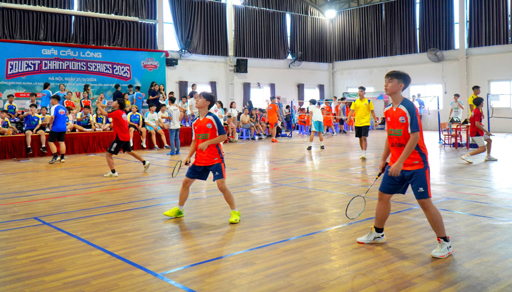 Hàng trăm các vận động viên trẻ từ 18 trường phổ thông trực thuộc tập đoàn EQuest hào hứng tham gia tranh tài hai bộ môn Cầu lông và Bóng bàn Hàng trăm các vận động viên trẻ từ 18 trường phổ thông trực thuộc tập đoàn EQuest hào hứng tham gia tranh tài hai bộ môn Cầu lông và Bóng bàn
