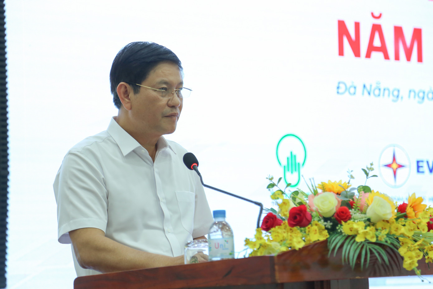 Đại diện Tập đoàn Điện lực Việt Nam cho biết thời gian qua, EVN luôn xem các giải pháp tiết kiệm năng lượng, tiết kiệm điện là nguồn năng lượng đầu tiên Đại diện Tập đoàn Điện lực Việt Nam cho biết thời gian qua, EVN luôn xem các giải pháp tiết kiệm năng lượng, tiết kiệm điện là nguồn năng lượng đầu tiên