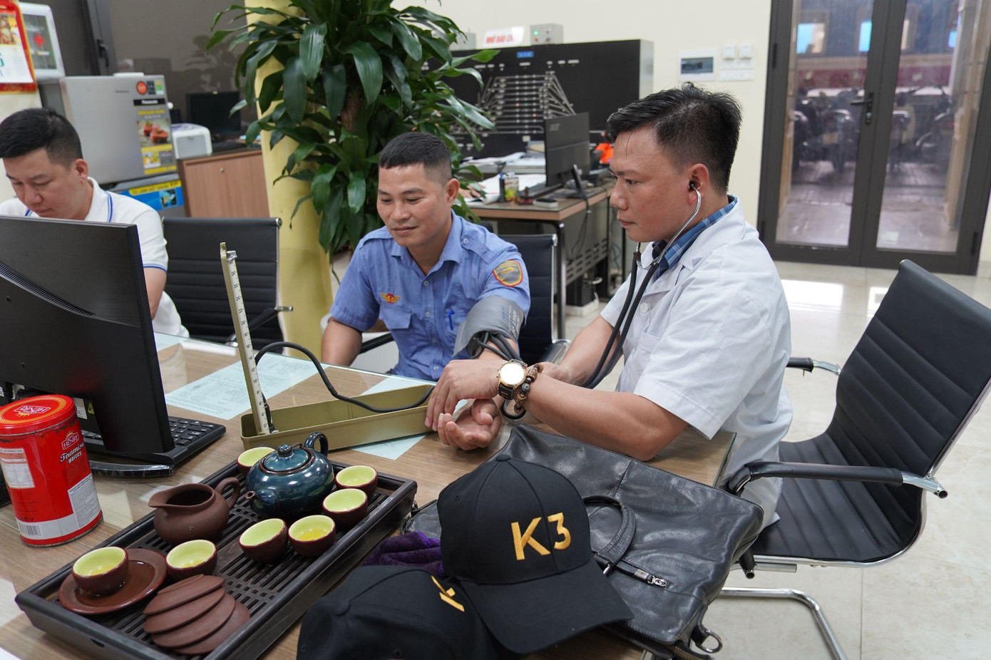 Các giải pháp chăm lo, nâng cao sức khỏe cho người lao động ngày càng được quan tâm, đặc biệt trong ngành đường sắt