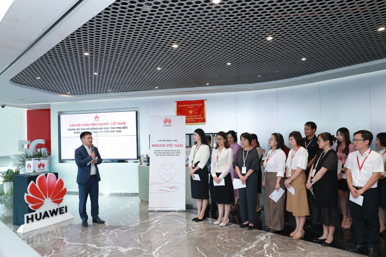 Ông Macky Zhang - Tổng giám đốc Huawei Việt Nam chia sẻ tại buổi lễ phát động ủng hộ đồng bào các tỉnh phía Bắc tại Huawei Việt Nam Ông Macky Zhang - Tổng giám đốc Huawei Việt Nam chia sẻ tại buổi lễ phát động ủng hộ đồng bào các tỉnh phía Bắc tại Huawei Việt Nam