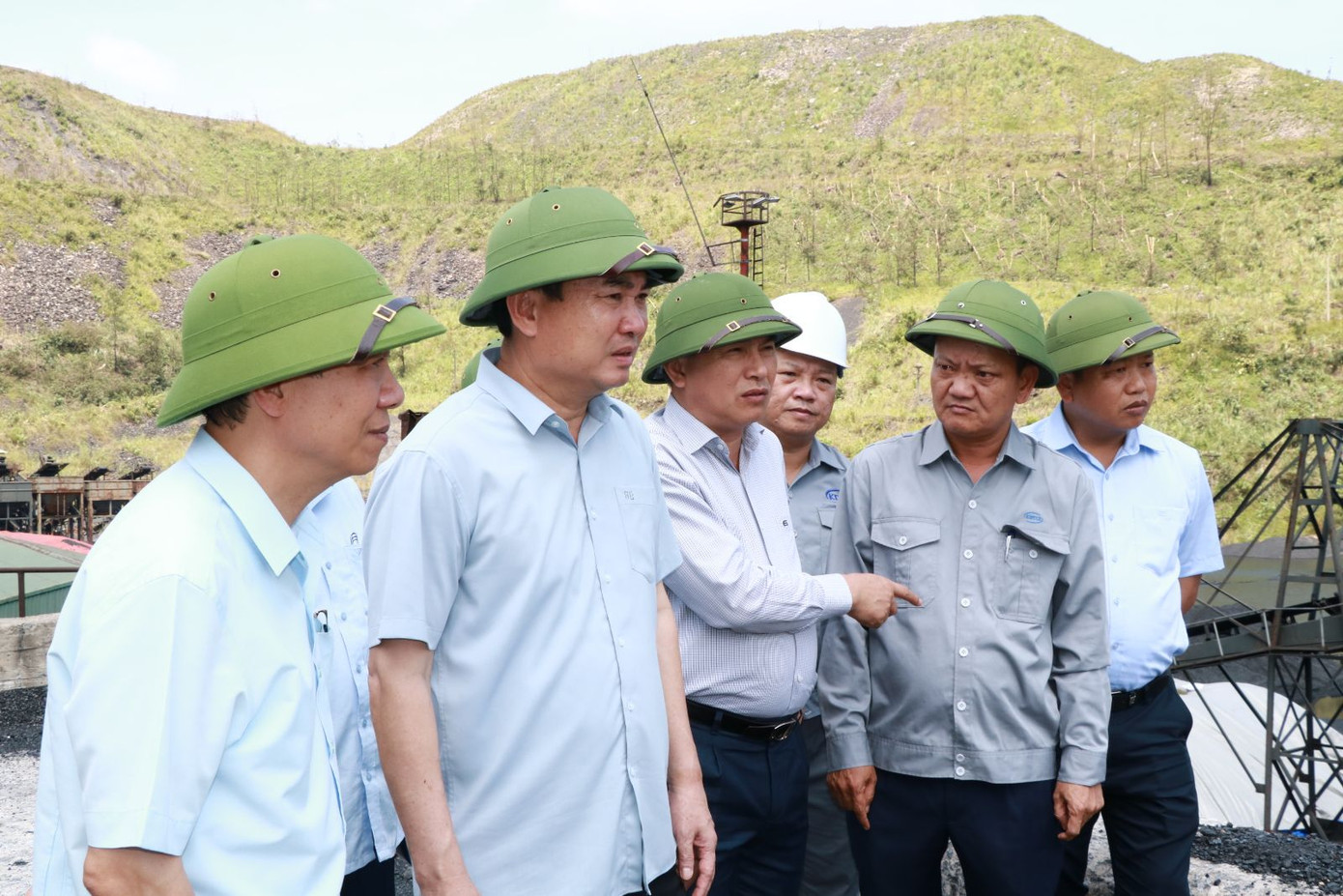 Kiểm tra công tác sản xuất sau bão tại Công ty CP Kinh doanh than Cẩm Phả