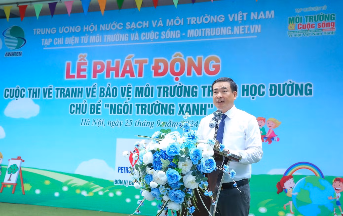 Ông Nguyễn Văn Toàn, Bí thư Chi bộ, Tổng biên tập Tạp chí điện tử Môi trường và Cuộc sống, Trưởng Ban tổ chức Cuộc thi phát biểu tại Lễ phát động