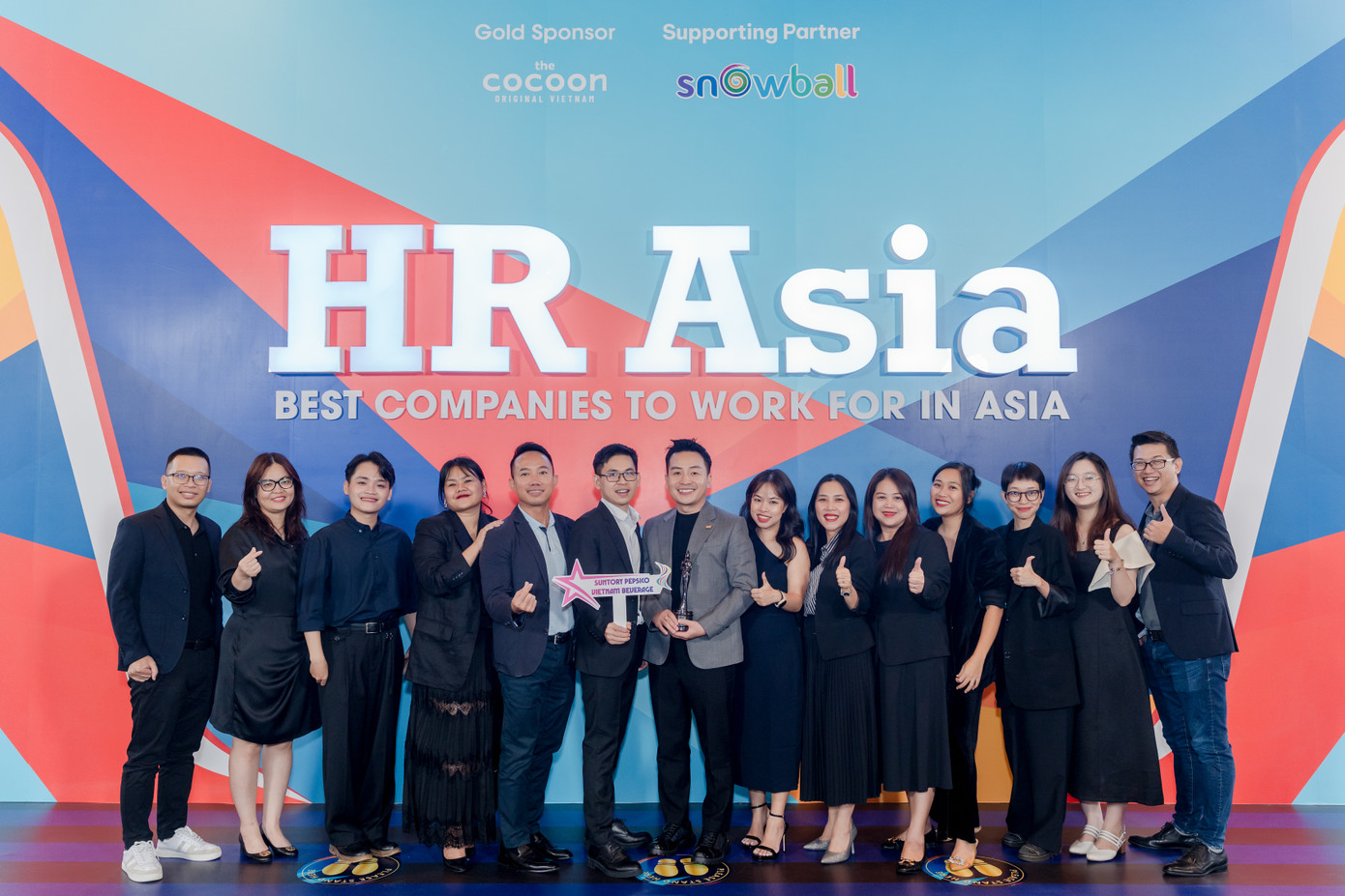 Tập thể SPVB tại lễ vinh danh “Nơi làm việc tốt nhất châu Á” do HR Asia tổ chức Tập thể SPVB tại lễ vinh danh “Nơi làm việc tốt nhất châu Á” do HR Asia tổ chức