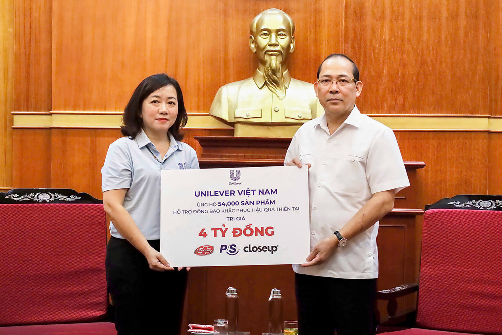 Thông qua Mặt trận Tổ quốc Việt Nam, Unilever đã đóng góp 54,000 sản phẩm trị giá 4 tỷ đồng
