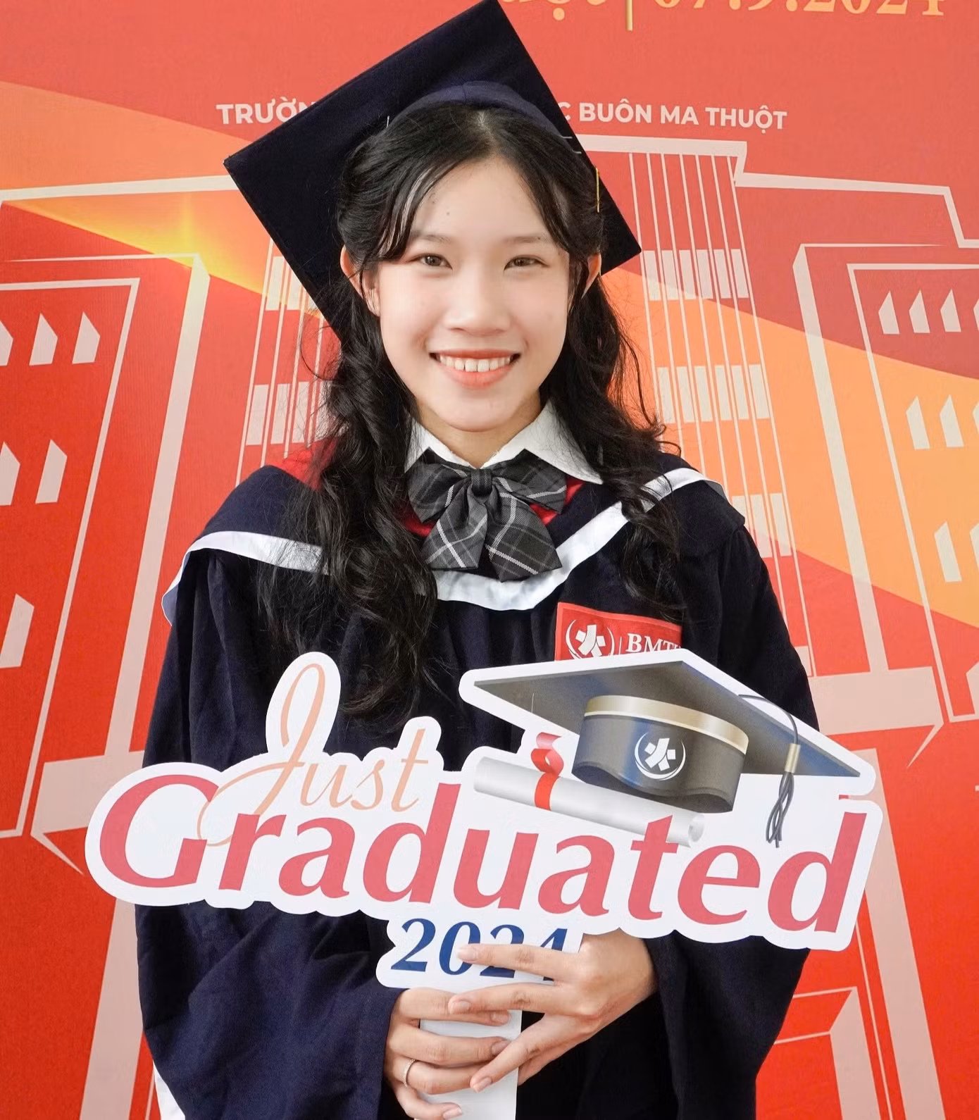 Tân dược sĩ Ngô Ánh Tường Vân, thủ khoa ngành dược