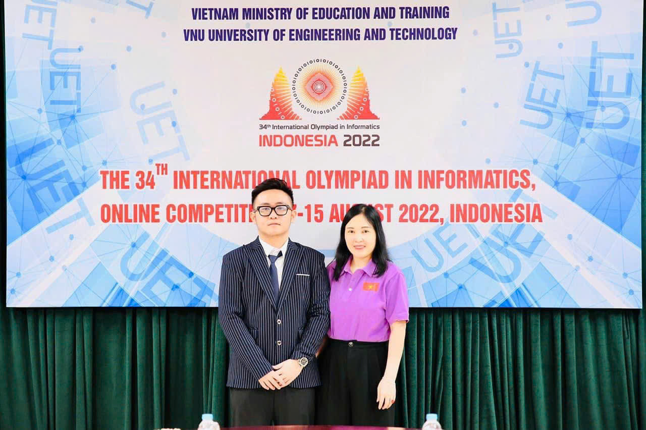 Em Trương Văn Quốc Bảo – Học sinh Trường THPT Chuyên Phan Bội Châu - Chủ nhân của 4 tấm huy chương Tin học khu vực và quốc tế.