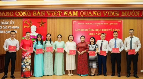 Đảng ủy Khối CCQ thường xuyên tổ chức các lớp bồi dưỡng Đảng viên mới