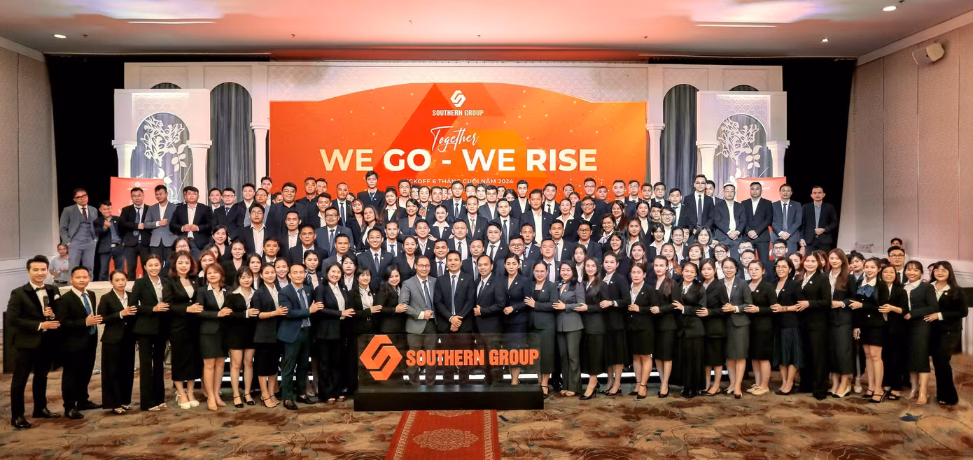 Tập thể SouthernHomes Việt Nam trong buổi họp đầu năm 2024