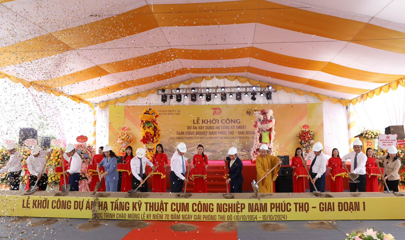 Các đại biểu thực hiện nghi lễ khởi công dự án Các đại biểu thực hiện nghi lễ khởi công dự án