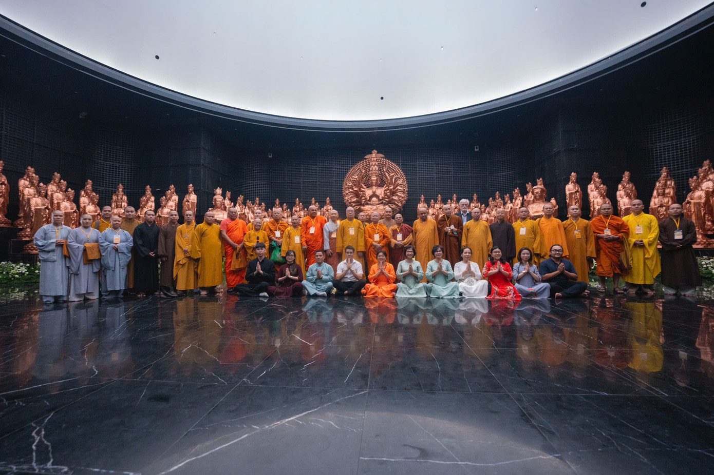 Đoàn đại biểu Vesak tại khu triển lãm Phật giáo tại núi Bà Đen. Ảnh: Sun World Ba Den Mountain Đoàn đại biểu Vesak tại khu triển lãm Phật giáo tại núi Bà Đen. Ảnh: Sun World Ba Den Mountain