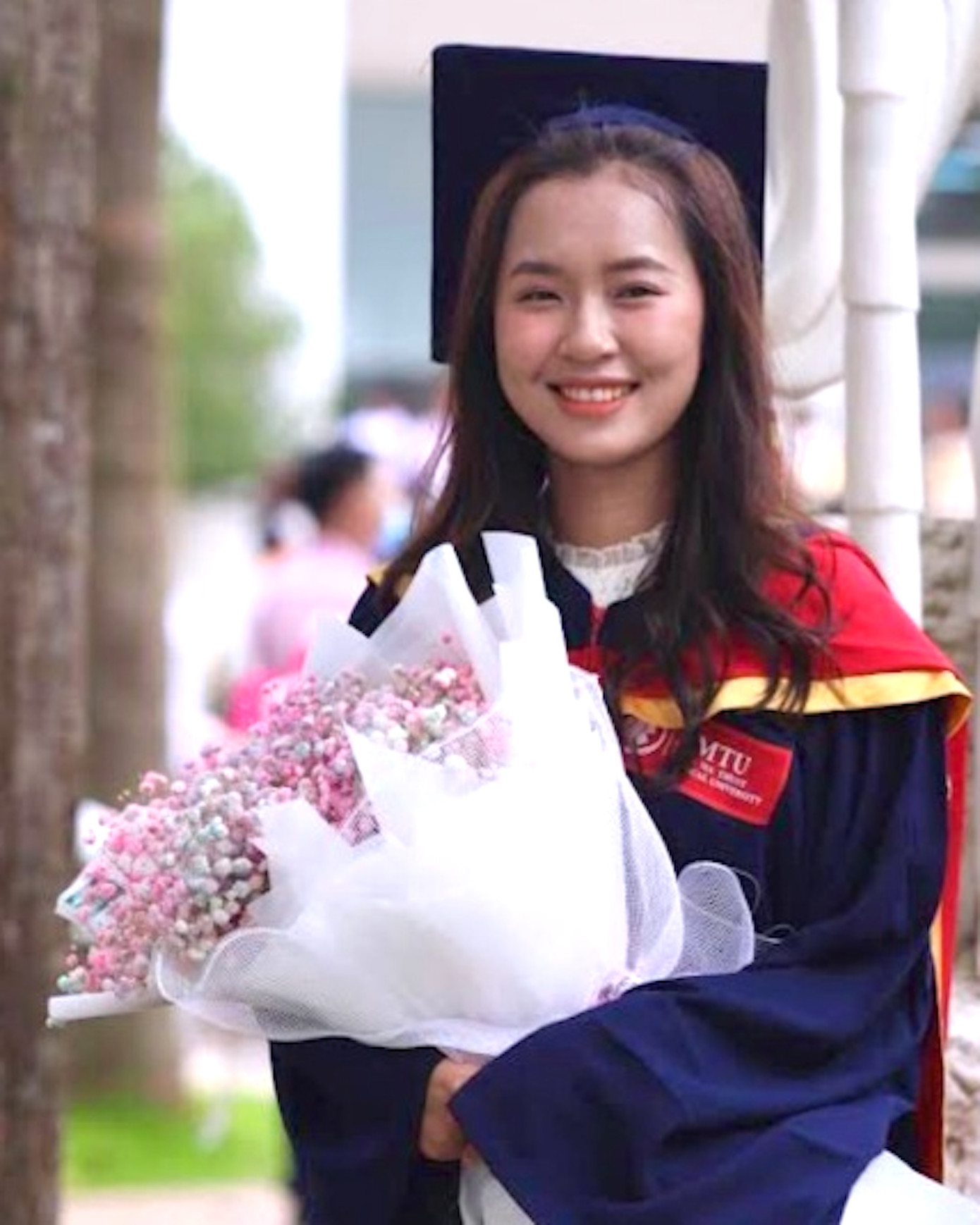 Tân bác sĩ Ngô Thị Mỹ Hạnh, thủ khoa ngành y Tân bác sĩ Ngô Thị Mỹ Hạnh, thủ khoa ngành y