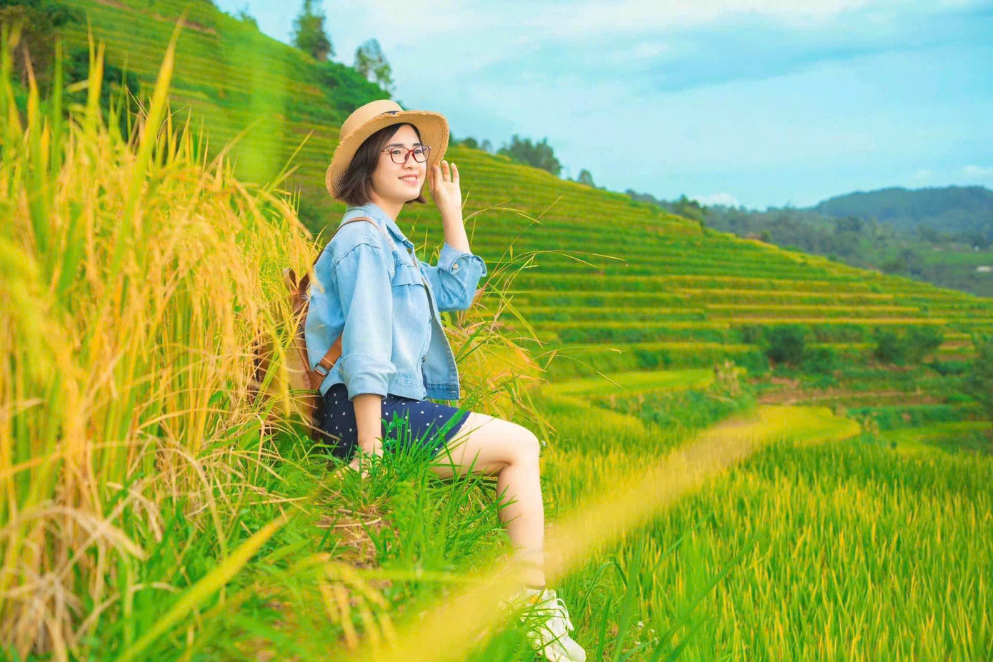 Cánh đồng Tả Lèng thu hút nhiều du khách đến chụp ảnh làm kỷ niệm.