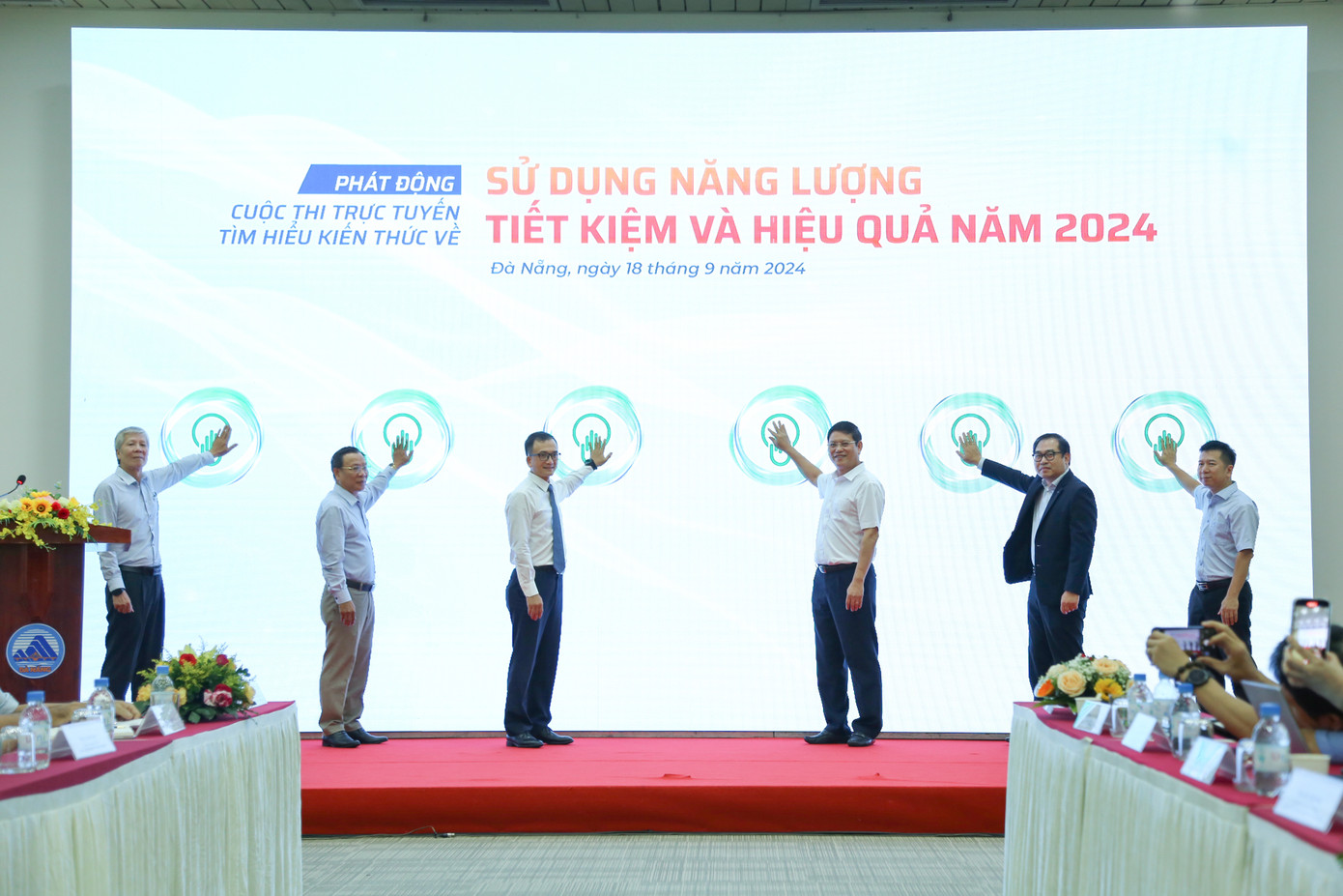 Các đại biểu tham gia phát động cuộc thi trực tuyến. Ảnh: Giang Thanh Các đại biểu tham gia phát động cuộc thi trực tuyến. Ảnh: Giang Thanh