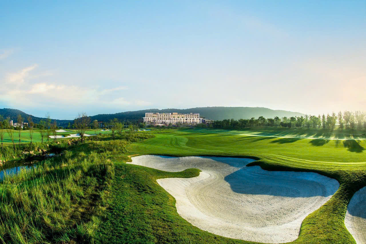 Sân golf Văn Lang Empire T&amp;T Golf Club được đầu tư bởi T&amp;T Group