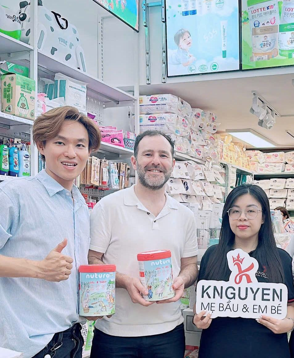 Ông Jeremy Okraglik (thứ hai từ trái sang) - Đại diện tập đoàn Nutura tại Úc và ông Trần Duy Anh (thứ nhất từ trái sang) - Đại diện Công ty TNHH KDTM Bảo An cùng đội ngũ kinh doanh đi thăm khách hàng khu vực miền Bắc. Ông Jeremy Okraglik (thứ hai từ trái sang) - Đại diện tập đoàn Nutura tại Úc và ông Trần Duy Anh (thứ nhất từ trái sang) - Đại diện Công ty TNHH KDTM Bảo An cùng đội ngũ kinh doanh đi thăm khách hàng khu vực miền Bắc.